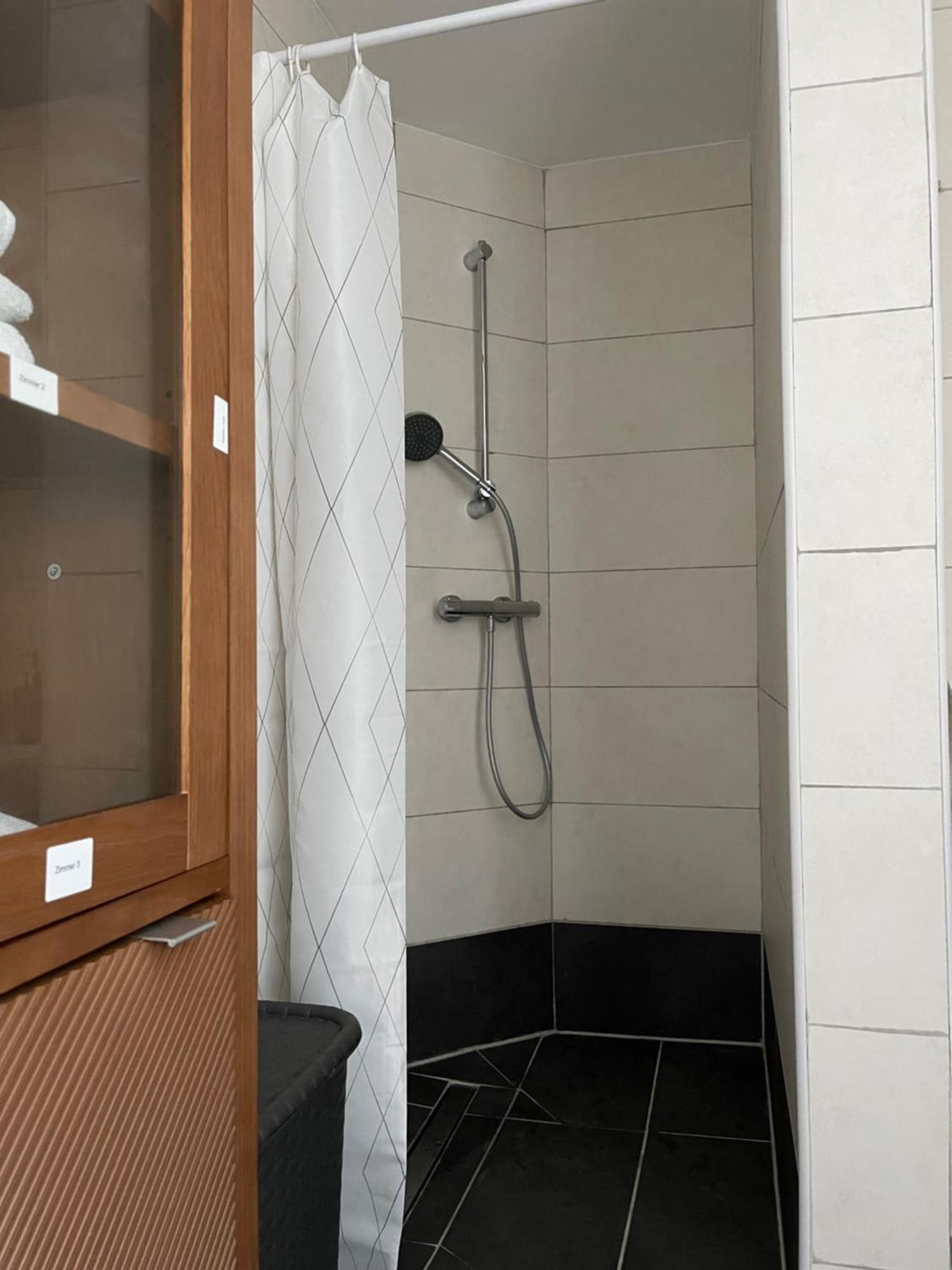 Bequemes Einzelzimmer Im Herzen Von Kassel Bagian luar foto