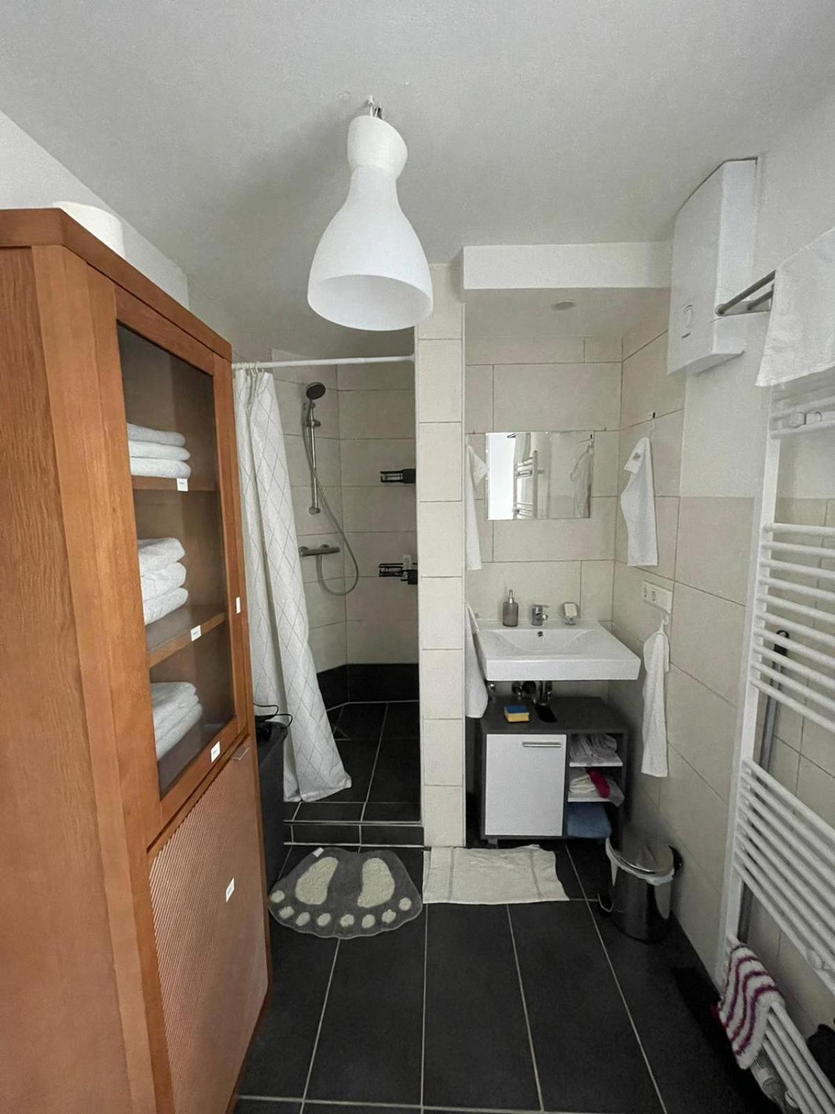 Bequemes Einzelzimmer Im Herzen Von Kassel Bagian luar foto